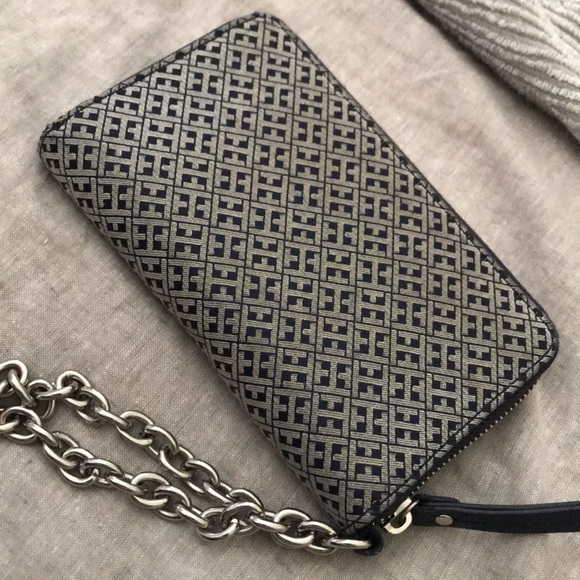 Tommy Hilfiger wallet/clutch - Picture 4 of 7